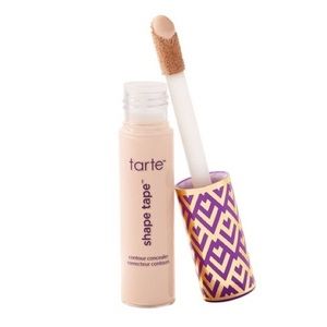 Tart shaped tape concealer in the shade 20 B light